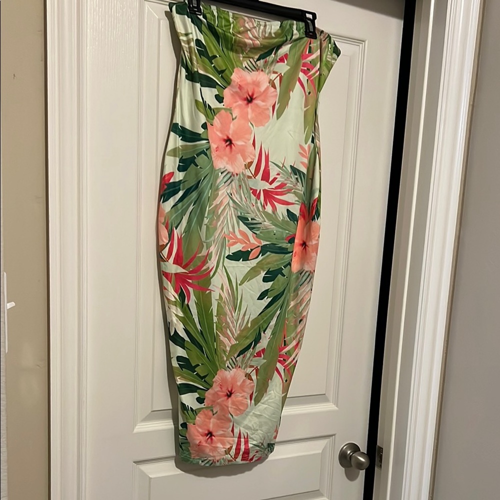SHEIN Strapless Tropical Floral Print Dress
